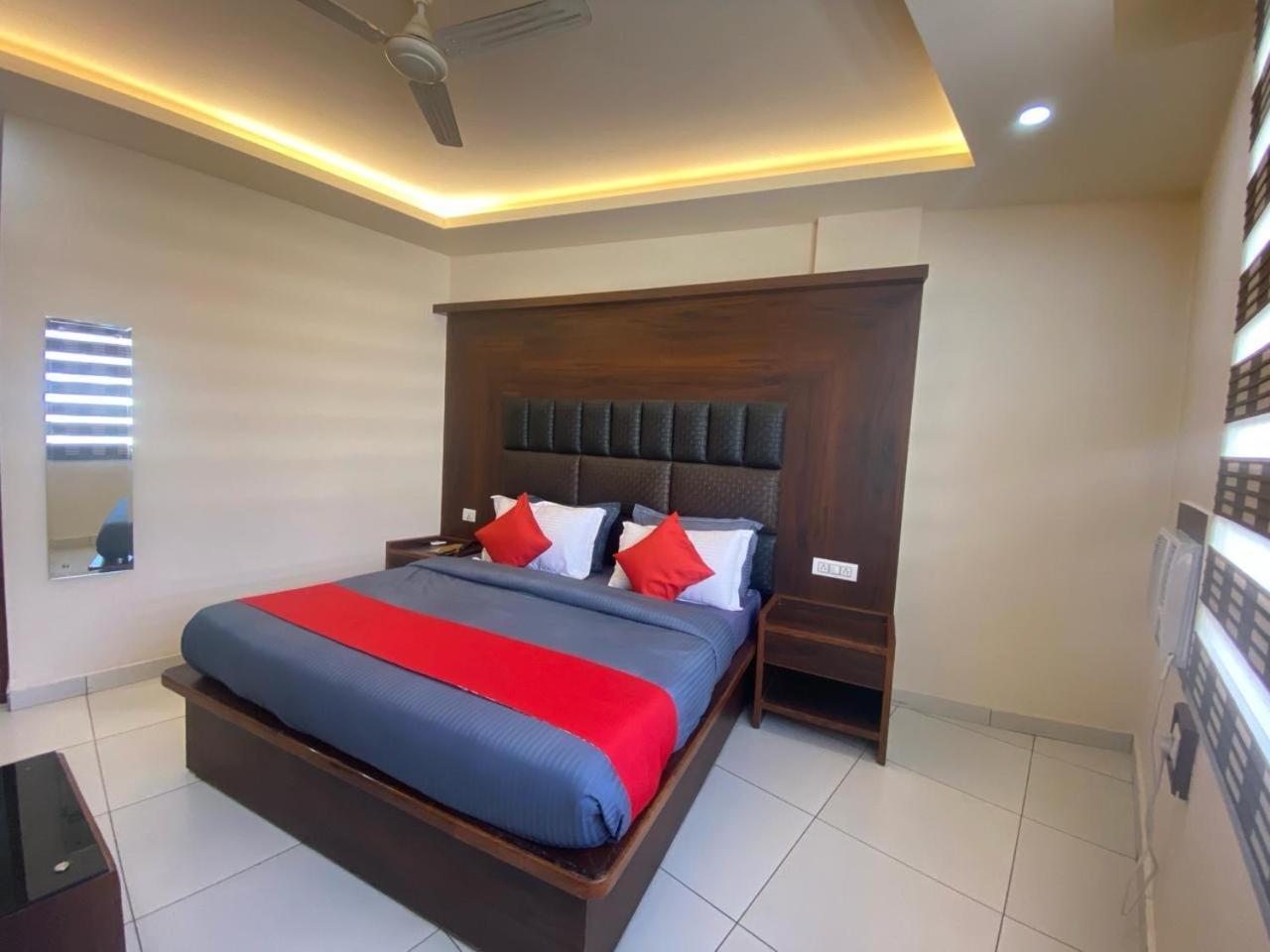 Hotel Katra Royal Stay Buitenkant foto