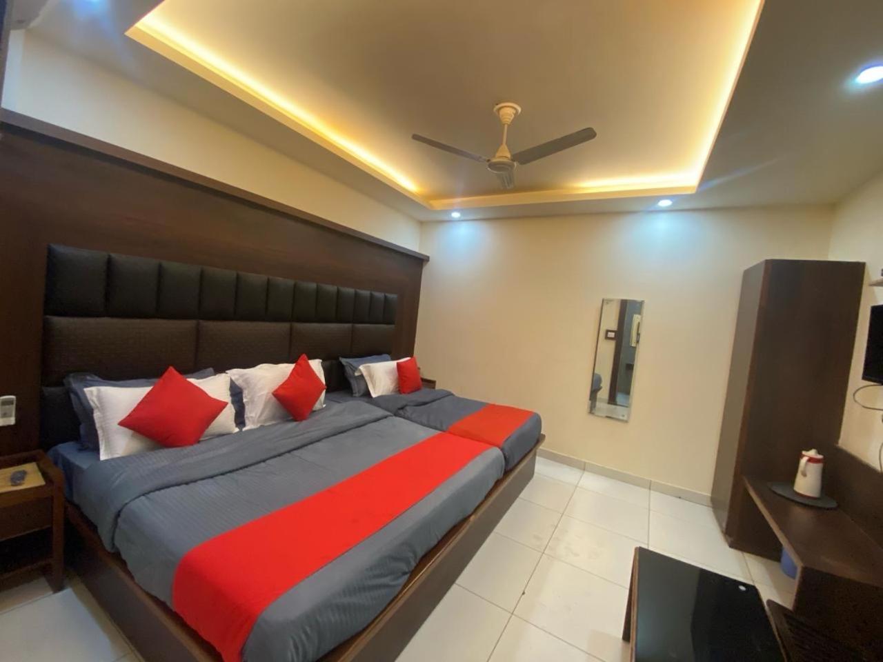 Hotel Katra Royal Stay Buitenkant foto